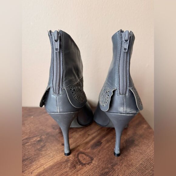 J Vincent Booties Chantile‎ Gray Leather size 8.5 - Picture 10 of 11